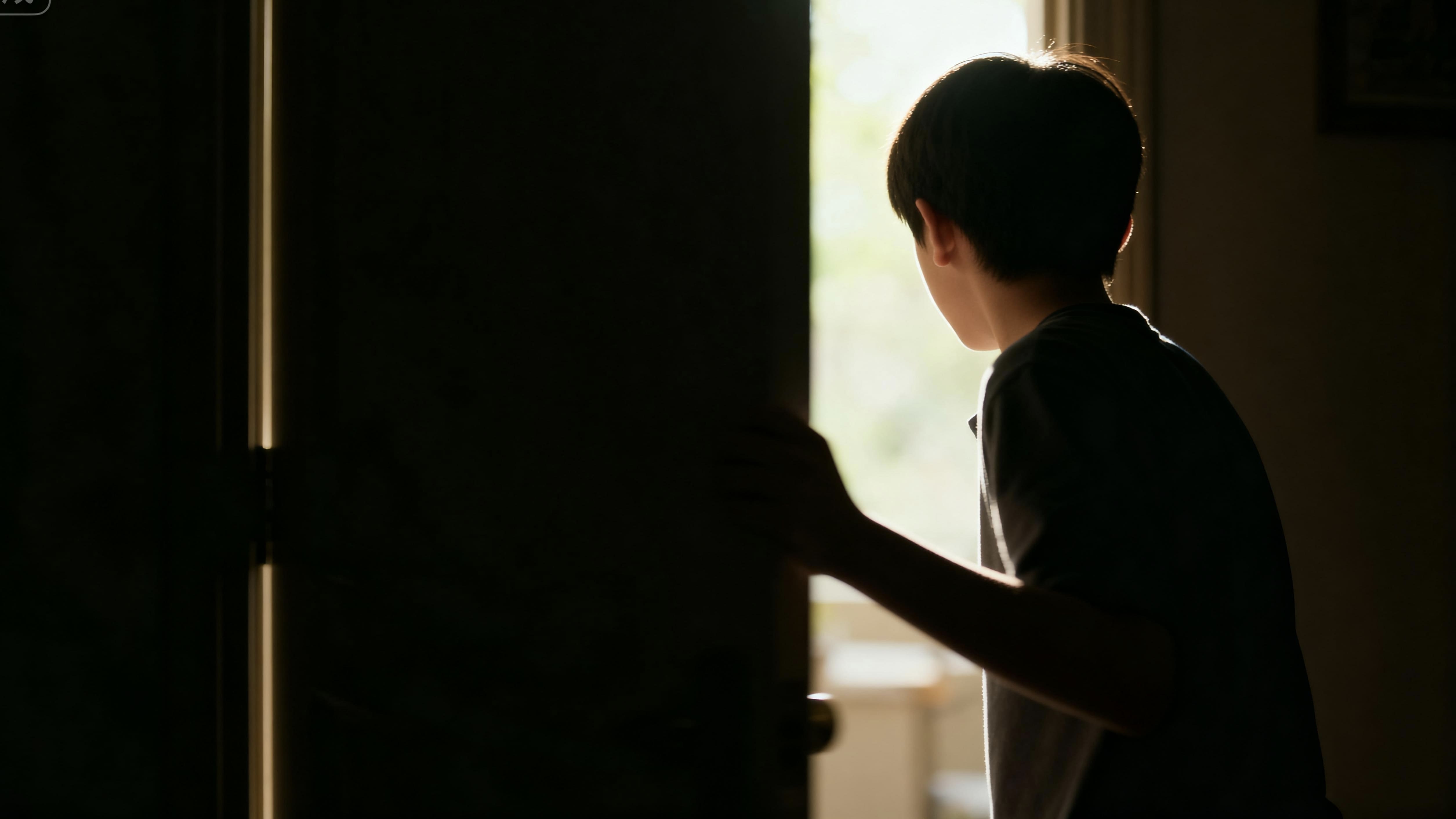 沉迷手机案例封面